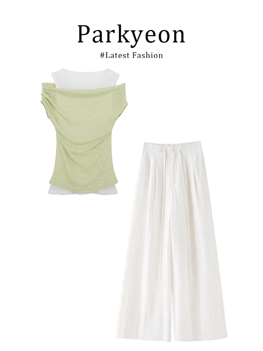 

Летний комплект Parkyeon: вязаный топ с открытыми плечами и короткими рукавами, а также повседневные брюки – модный и удобный наряд для поездок на работу.