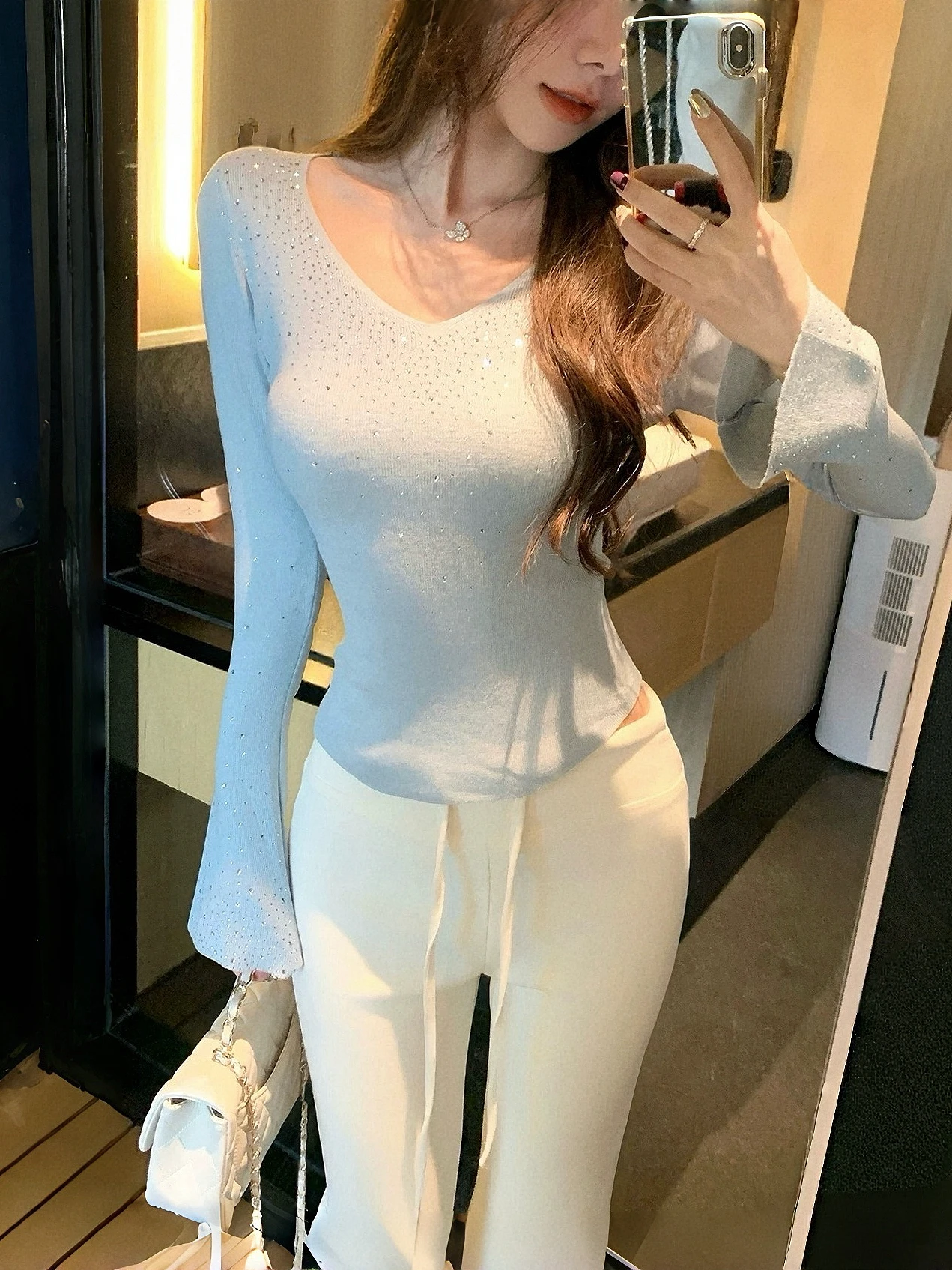 

Slim Fit Long Sve V-Ne Knitted Base irt Women's Faion Casual Sle Bell Sve Diamond Heat Treaent Top