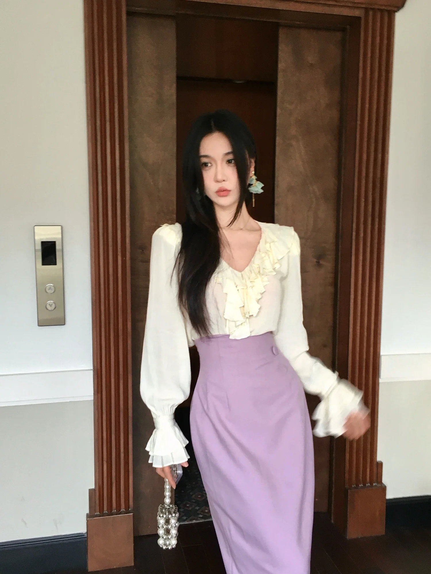 

RoseFang Early Spring Long Sleeve V-neck Women's Shirt Bell Sleeve French Style Loose Fit Breathable Comfortable Floral Print