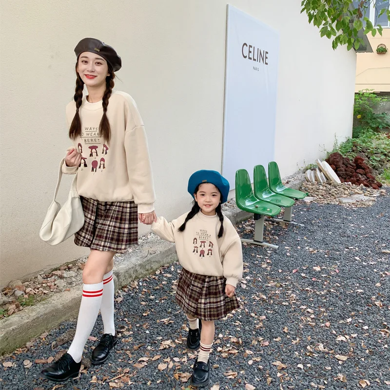 

Mom And Daughter Sweatshirt Clothes Baby Girls Plaid Skirts Set Women Two Piece Outfits 2023 Winter Korean Children's Clothing