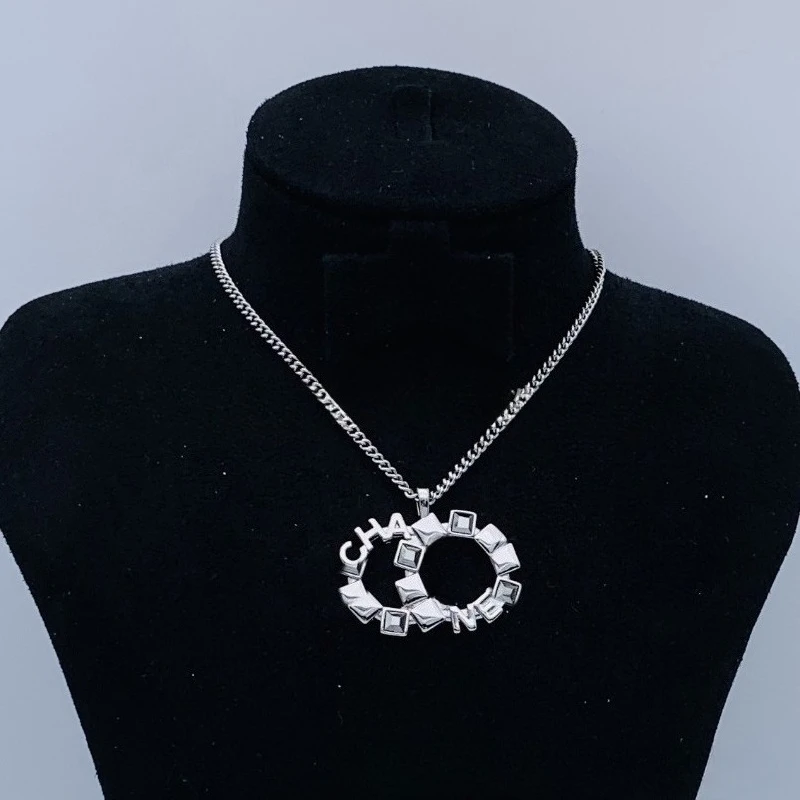 

Новое жемчужное ожерелье 2025 года, подвеска премиум-класса, подходящая для всех пожилых случаев, праздничные подарки