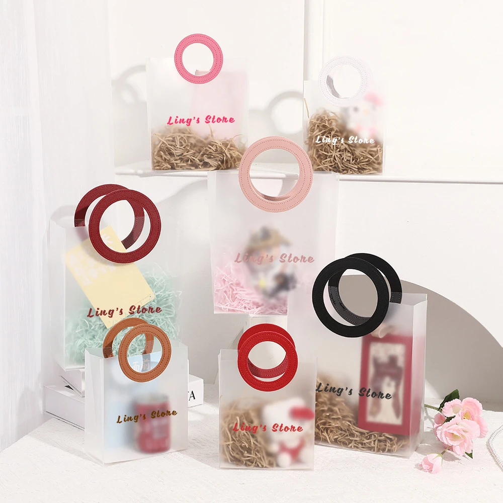 

50Pcs Personalized Logo PP Frosted Tote Jewelry Handle Bag Transparent Wedding Souvenir Cosmetics Gift Toy Drink Packaging Pouch