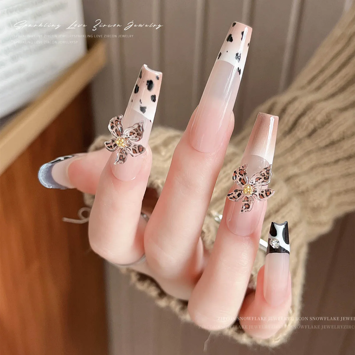 20/40/60 szt. DIY Manicure Mieszane Żywice 3D Gradient Kolorowe Transparentne Lilie Ozdoby do Paznokci Kwiatowe Plamki