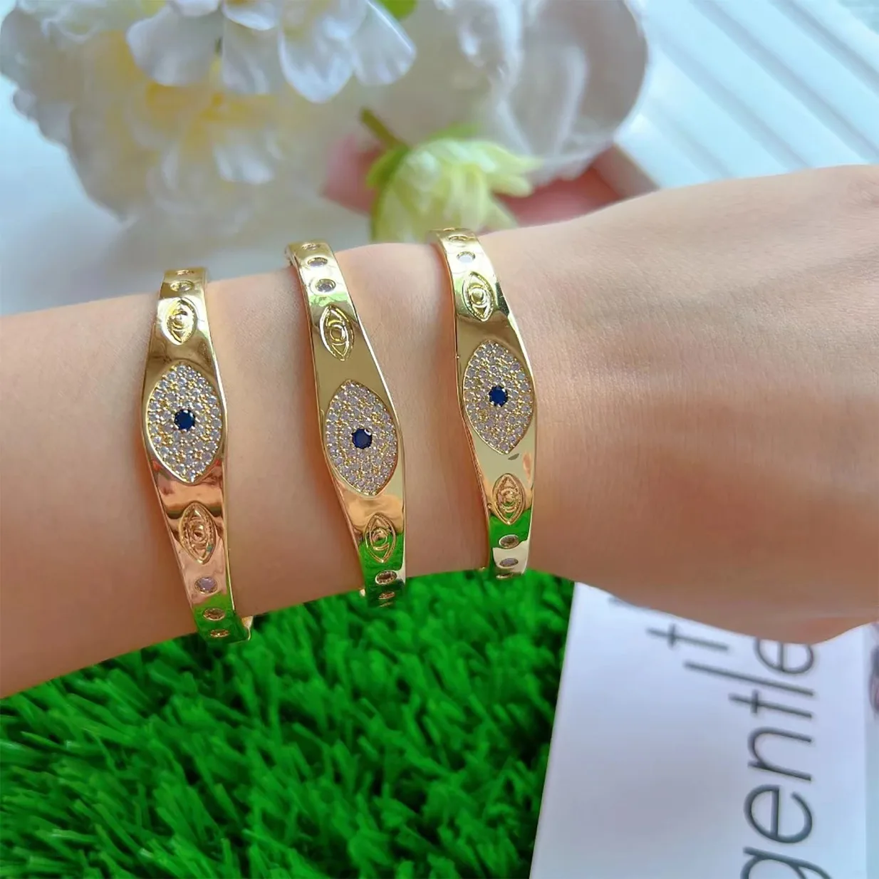 Simple Closed Gold/silver Color Bracelets Paved Zircon Demon Evil Eye Accessories Brass Bangles Jewelry for Women Lady Girls