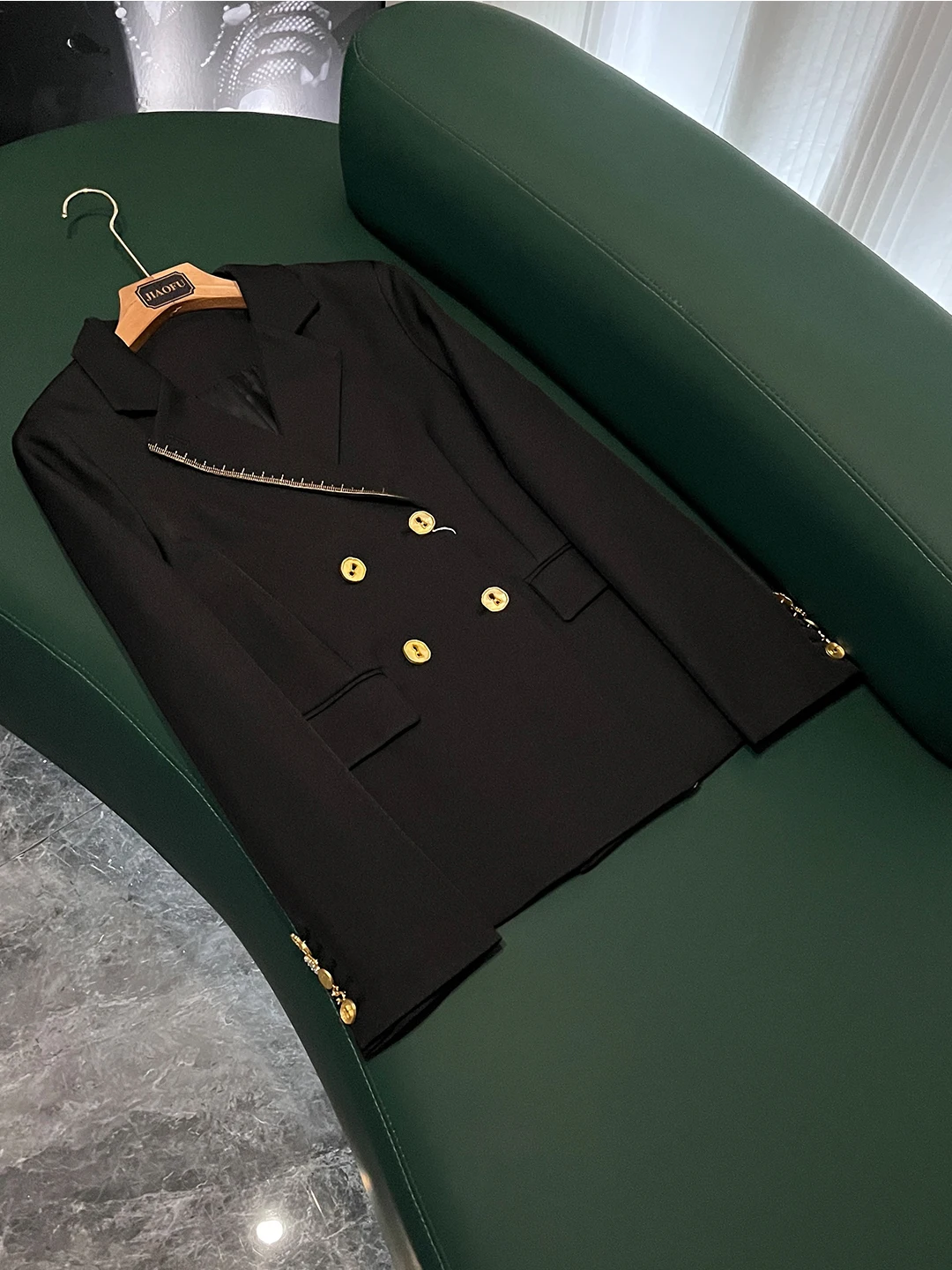 

Ele женский костюм Jaet 2025 New Sle для поездок на работу, облегающий цвет, простой дизайн, профессиональный повседневный V-Ne Long Sve