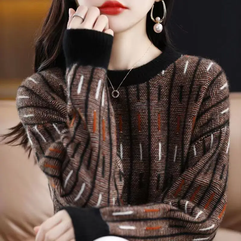 2023 New Autumn and Fashion Round Neck Colored Loose Knitted Shirt Bottom Layer Temperament Commuter Women\'s Casual Sweater