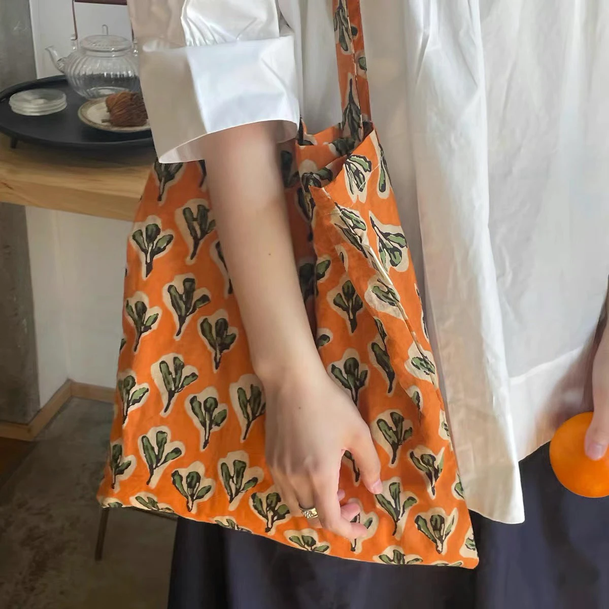 

Eco-Friendly Cotton Tote Bag Traditional Dye Printing Simple Versatile Single oulder Bag for Youth Casual Plant Floral Pattern