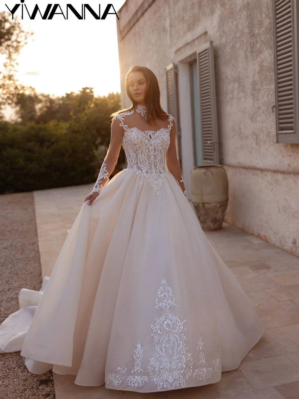 Abito da sposa ricamato in tulle glitterato Abito da sposa modesto a maniche lunghe con colletto alto Abiti cautivanti personalizzati per la sposa