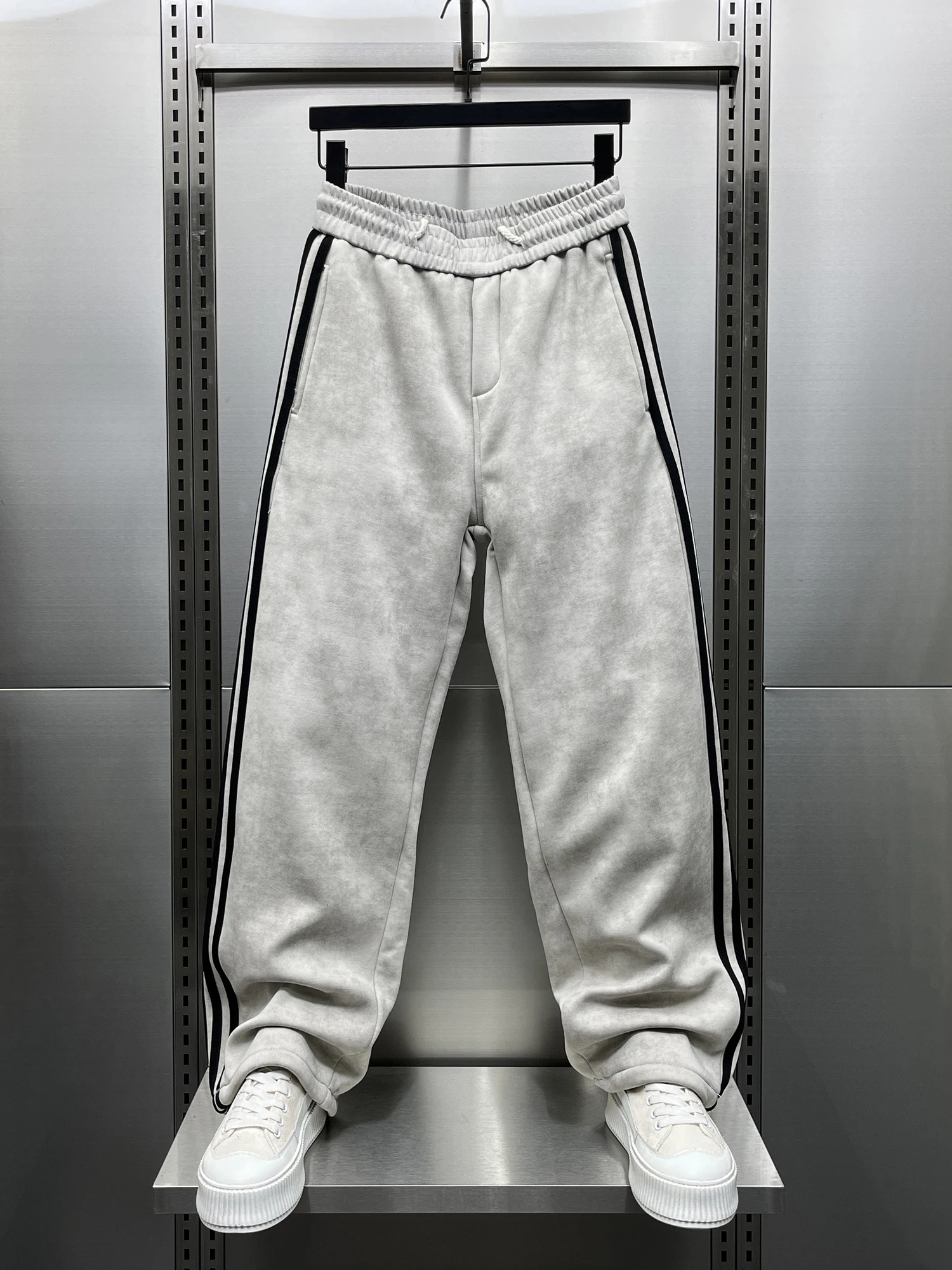 

Модные мужские повседневные брюки с прямыми штанинами на подкладке, зима 2024, свободный крой, прочный дизайн в полоску, удобный свободный пояс