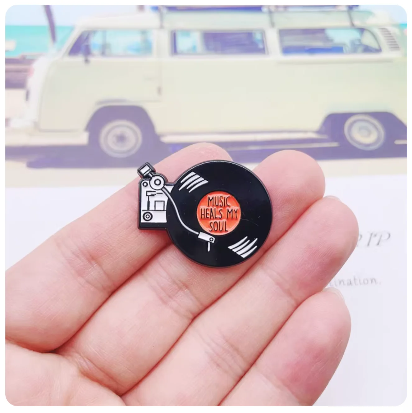 Creative retro music CD brooch phonograph vinyl record alloy badge jewelry accessories gifts
