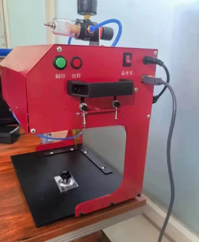 200*130 مللي متر فعالة المحمولة آلة وسم الألياف آلة وسم الطريق الليزر الجدول نوع الهوائية لشاحنة تركيب المعادن