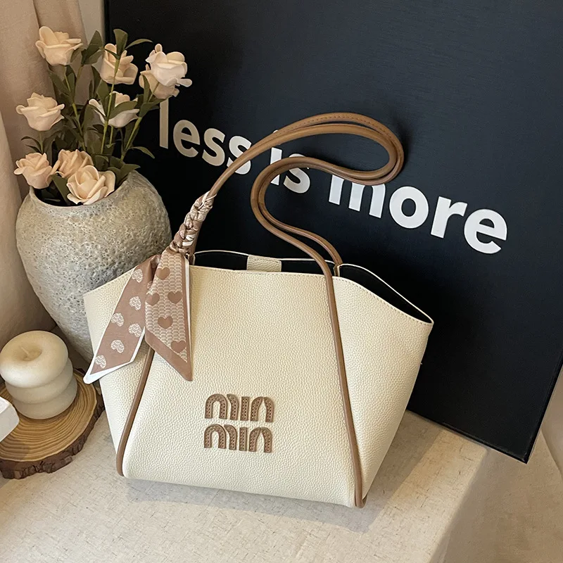 

‌Women's Oversized Canvas Tote - Stylish Korean Shoulder Bag with Simple Design, Spacious Work & Travel Purse for Fall Winter‌