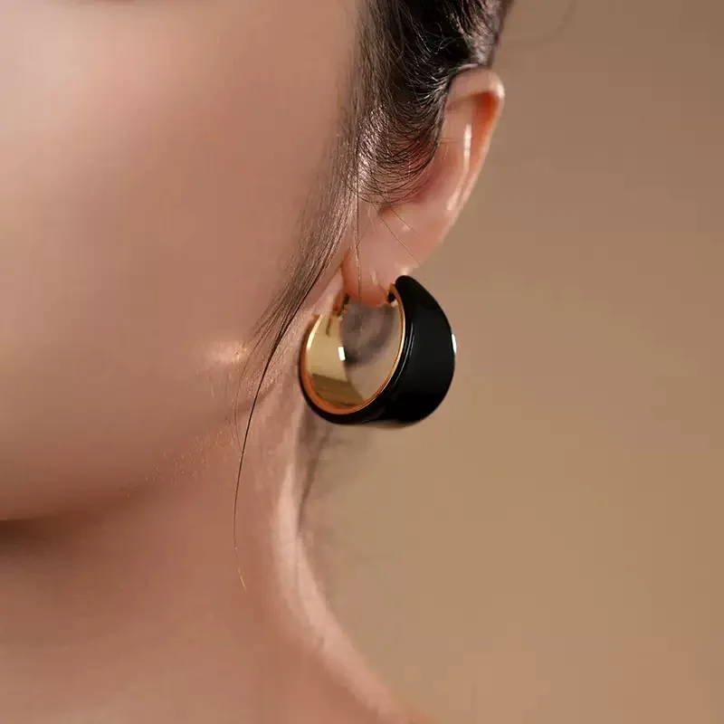 Pendientes de aro elegantes chapados en oro de 18 quilates de alta calidad, pendientes gruesos brillantes en forma de C, joyería perfecta para cualquier ocasión