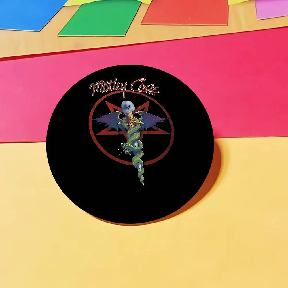 Banda Popular m-motley-c-crues, Pin de botón suave, icono impreso brillante, regalo para amigos, insignia, broche para Collar, Pin de solapa de Metal