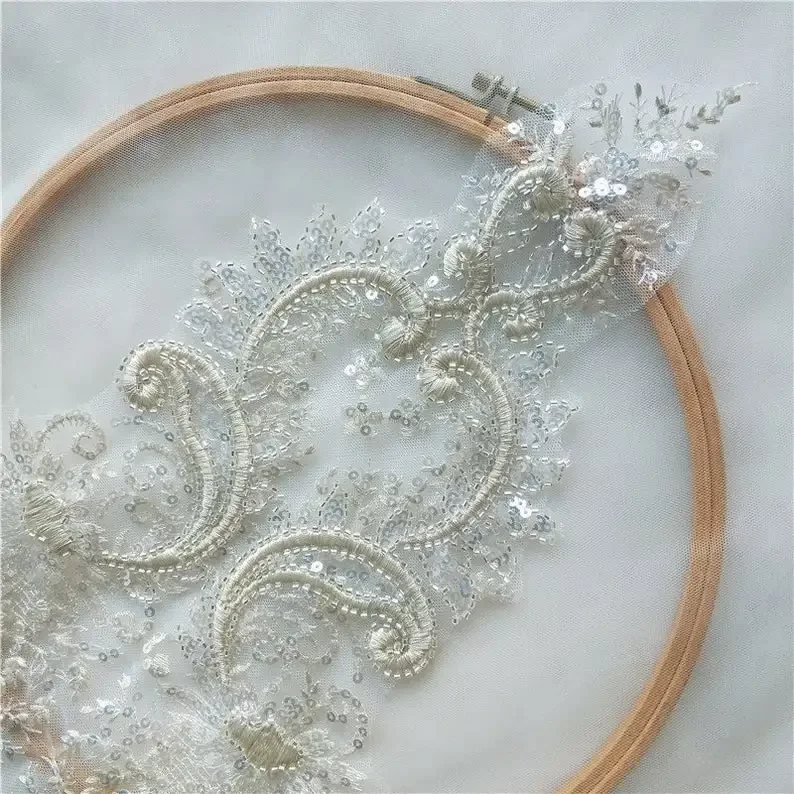 섬세한 레이스 보디 아플리케, 실버 관형 비즈 및 스팽글, 오프 화이트 메쉬, 웨딩 신부 액세서리