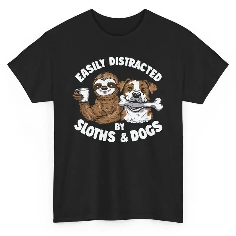 Leicht abgelenkt von Faultieren und Hunden. Lustiges T-Shirt für humorvolle Faultierliebhaber