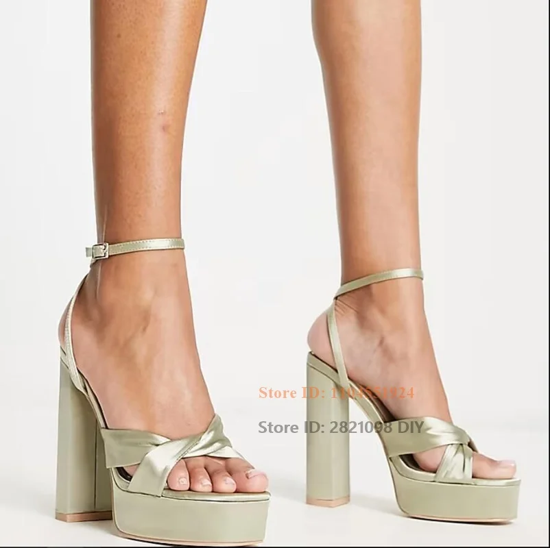 Sandali con tacco con plateau e vestibilità ampia in raso salvia Sandali con cinturino con tacco grosso e tacco alto Scarpe eleganti estive da donna