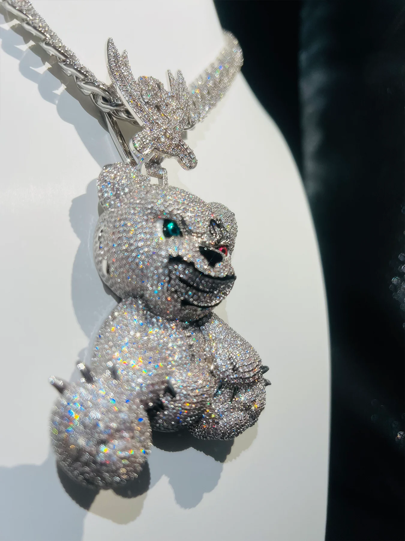 Custom Hip-hop Cartoon Bear Pendant with Exquisite Ice Crystals Fully Encrusted, Solidly Filled with Sturdy Materials