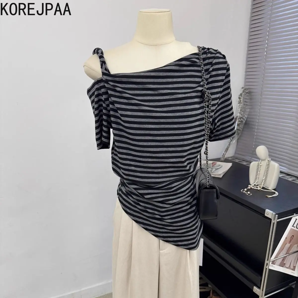 

Korejpaa Casual Slant Neck T Shirt Women Off Shoulder Design Folded Short Sleeve T-Shirts 2025 Summer Striped Harajuku Top Tee