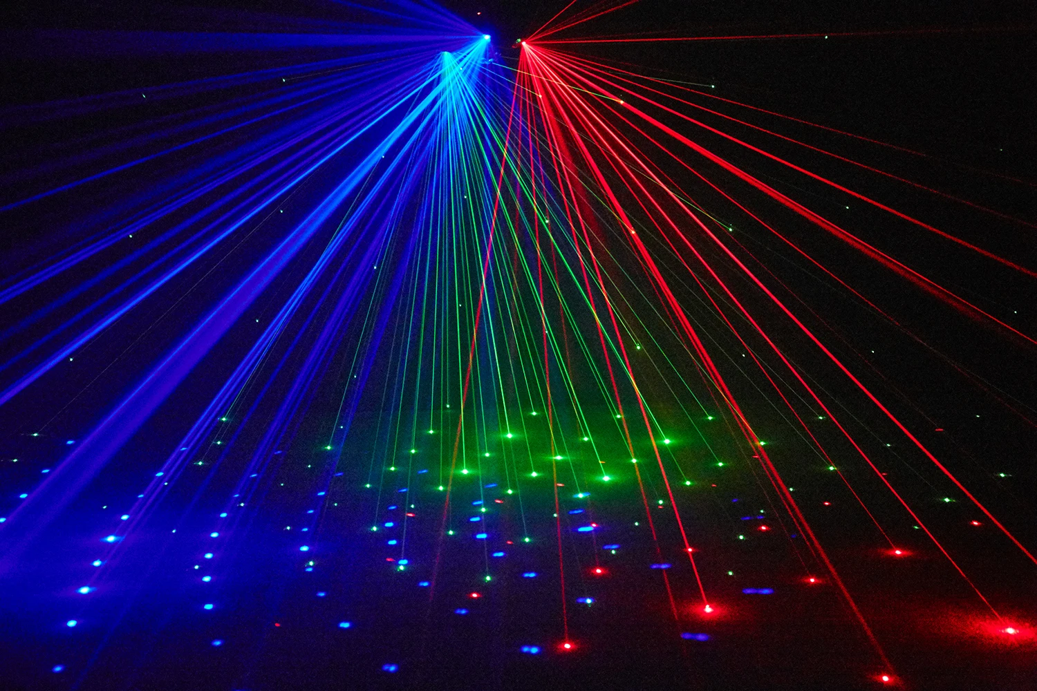ديسكو الكرة Dj المرحلة الدورية شعاع الإسقاط بالليزر Rgb وامض الليزر الأخضر Dmx512 كشاف ضوئي بار حفل زفاف عيد الميلاد مع التحكم عن بعد ضوء الليزر Rgb ضوء خلفية ملون ستروب مناسبة للحفلات الرقص الداخلي كرنفال بار الكاريوكي في الهواء الطلق حفل زفاف ، مهرجان ، عيد الميلاد ، الحدث ، عيد الميلاد ، عيد الميلاد ، الحدث ، حفلة الزفاف ، عيد الميلاد ، عيد الميلاد ، الحدث ، الحدث ، عيد الميلاد ، حفلة الزفاف ، عيد الميلاد ، عيد الميلاد ، عيد الميلاد ، عيد الميلاد ، الحدث ، الحدث ، حفلة الزفاف ، حفلة