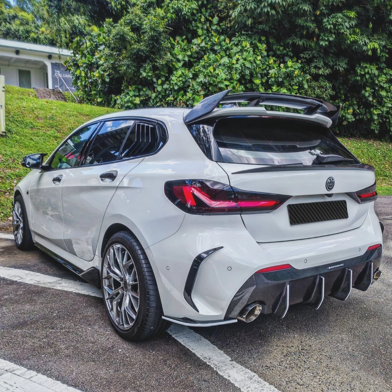 Car Rear Bumper Diffuser Wind Knife Trim Body Kits Gloss Black/Carbon Look Plastic For BMW 1 Series F40 M-PACK & M135i 2019-2024
