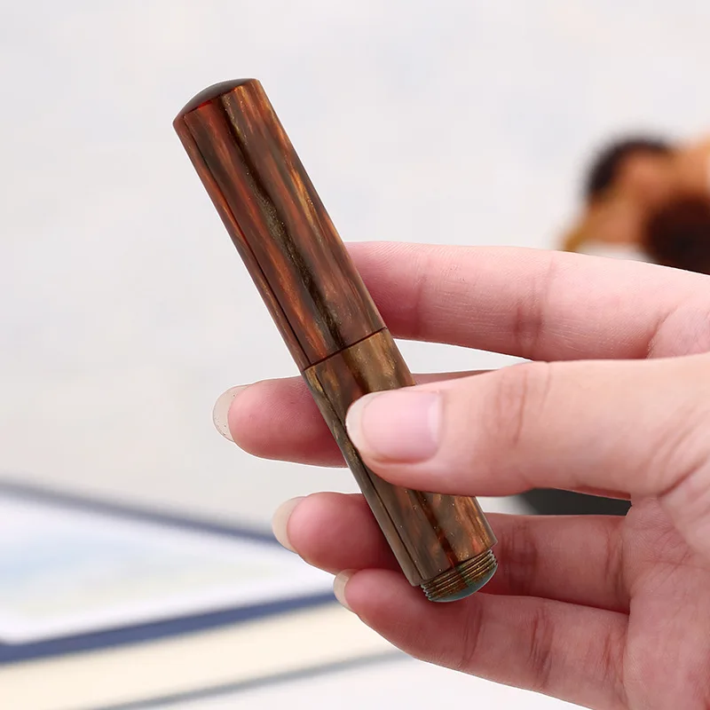 

Majohn Pocket Fountain Pen Portable Mini Resin Short Iridium Gold Pen Transparent Student Typing Can Replace Ink Bag 0.5F Nib