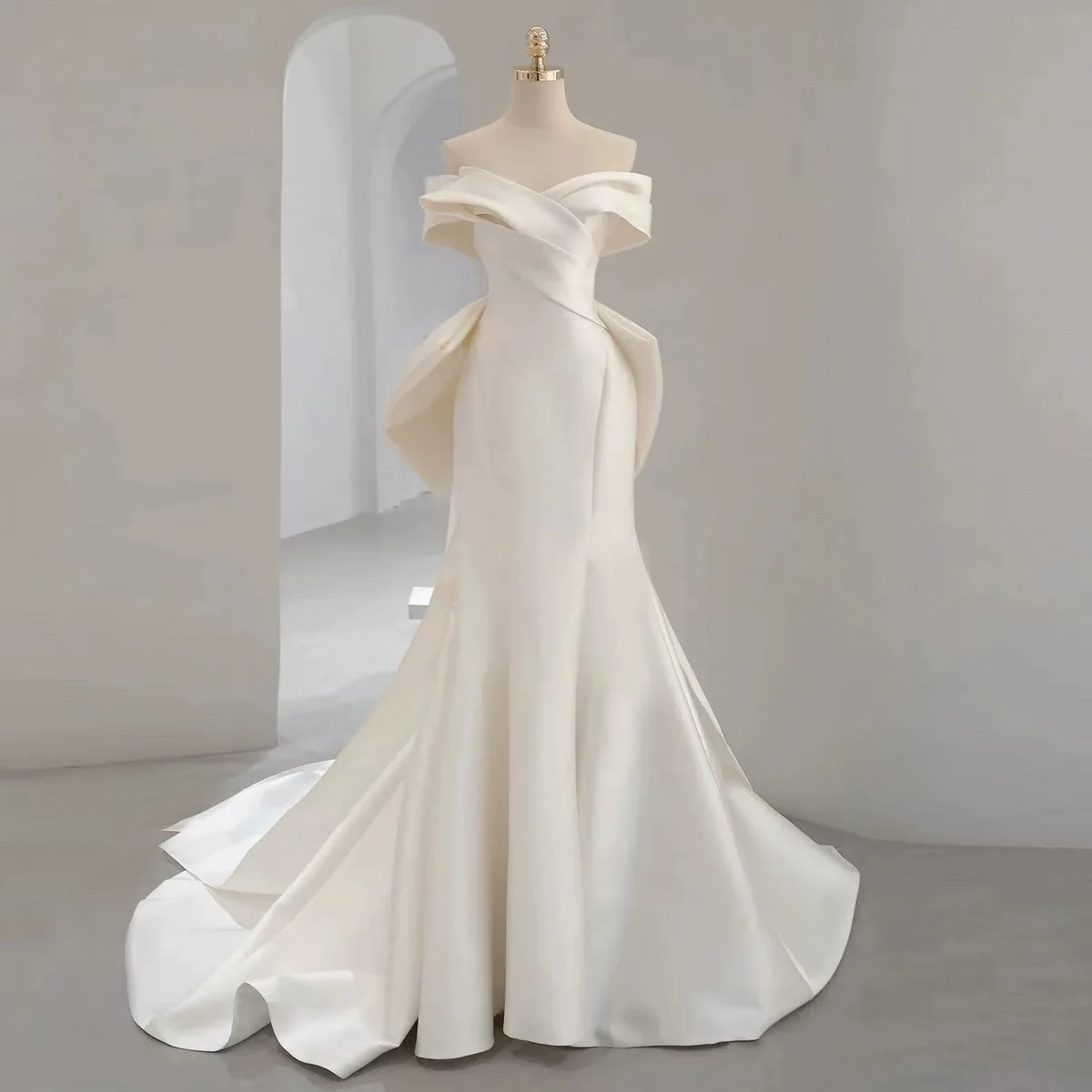 

French satin new high-end bridal fishtail outing yarn main yarn trailing one-shoulder evening dress