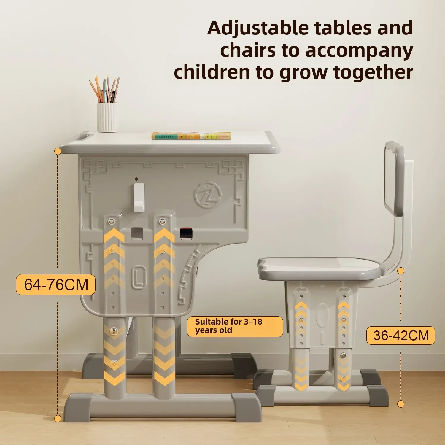 

Children's study table and chair set The same adjustable lifting desk in the school