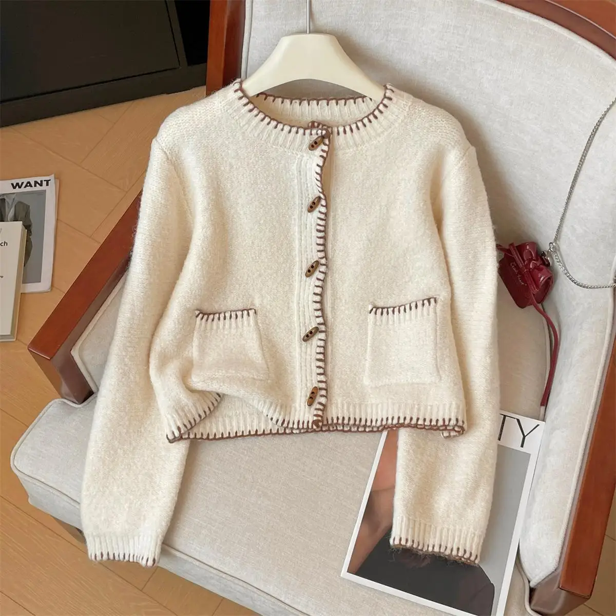 Autumn and winter Korean contrasting striped knitted cardigan women's winter single -row Vintage buckle pocket sweater cardigans