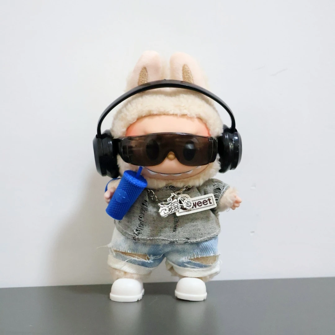 

(no doll)For 17cm Labubu Doll's Clothes Trendy ripped jeans with headphones and glasses for 1-3 Gen Labubu 17cm Mini Doll Cute
