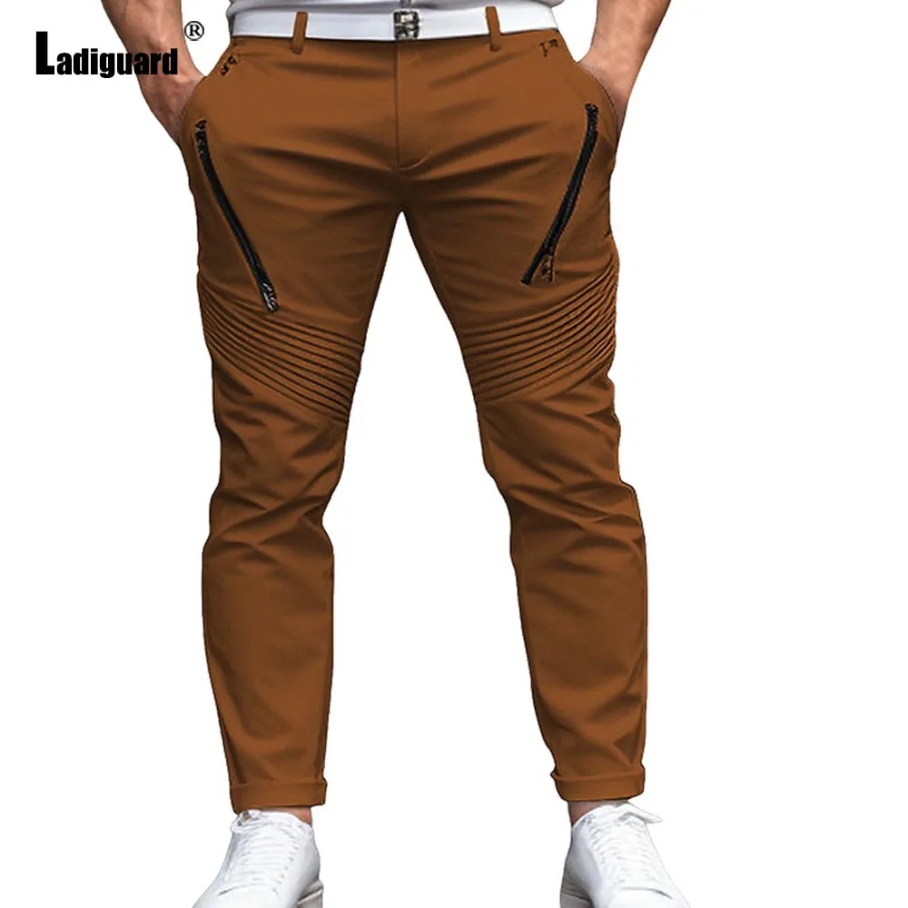 2025 ชายกระเป๋า Casual Street ดินสอกางเกงสีทึบซิปกางเกงผู้ชายวินเทจกลางเอวรถจักรยานยนต์ Hotpants ใหม่