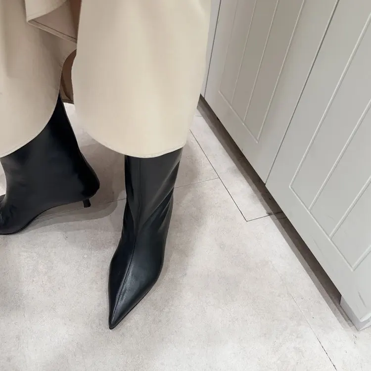 

Korean Style Pointed Toe Heel Short Boots Women's Autumn Winter New Low Heel Slim Heel Retro Wide Mouth Mid-Calf Boots