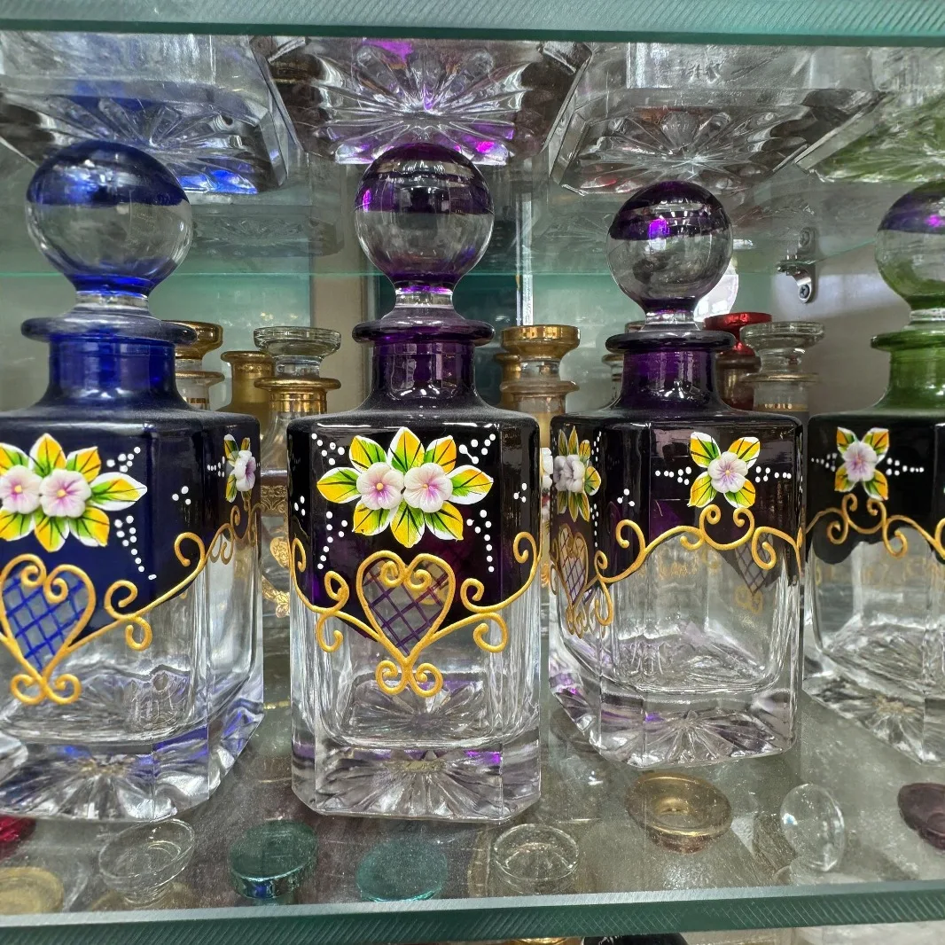 Gold enamel color enamel flower aromatherapy essential oil perfume storage bottle faucet model easy access factory direct sales