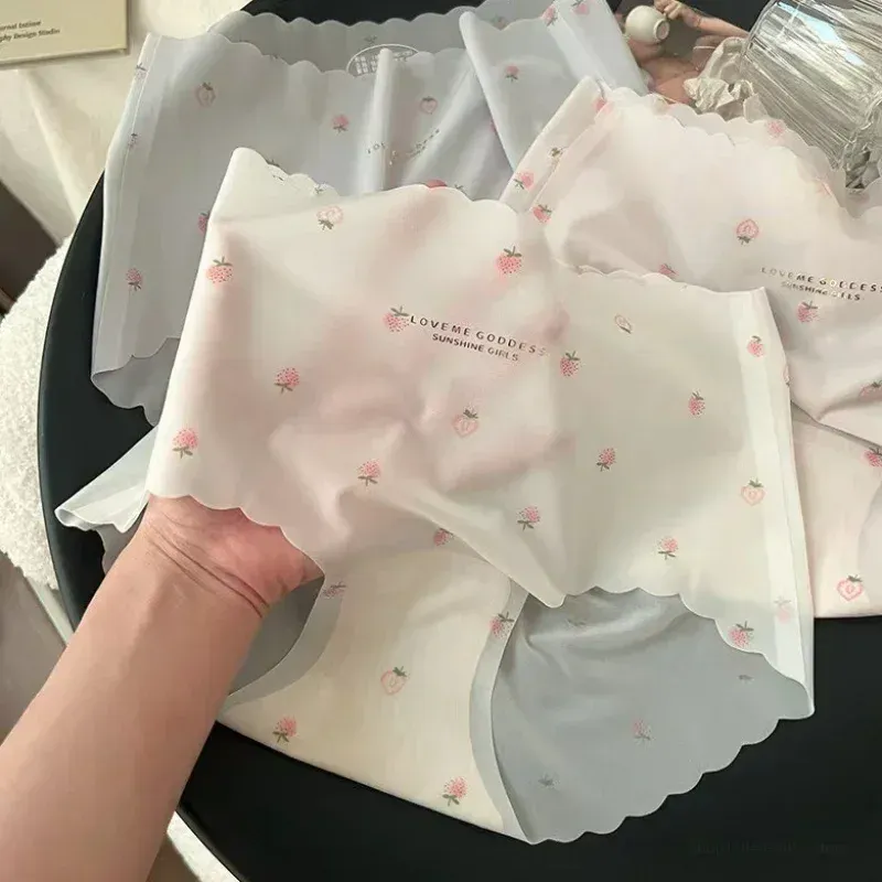  Fashion Cute Ice Silk Seamless Sexy Panties Summer Ultra-thin Breathable Briefs Strawberry Print Women Soft Lingerie Underpants 