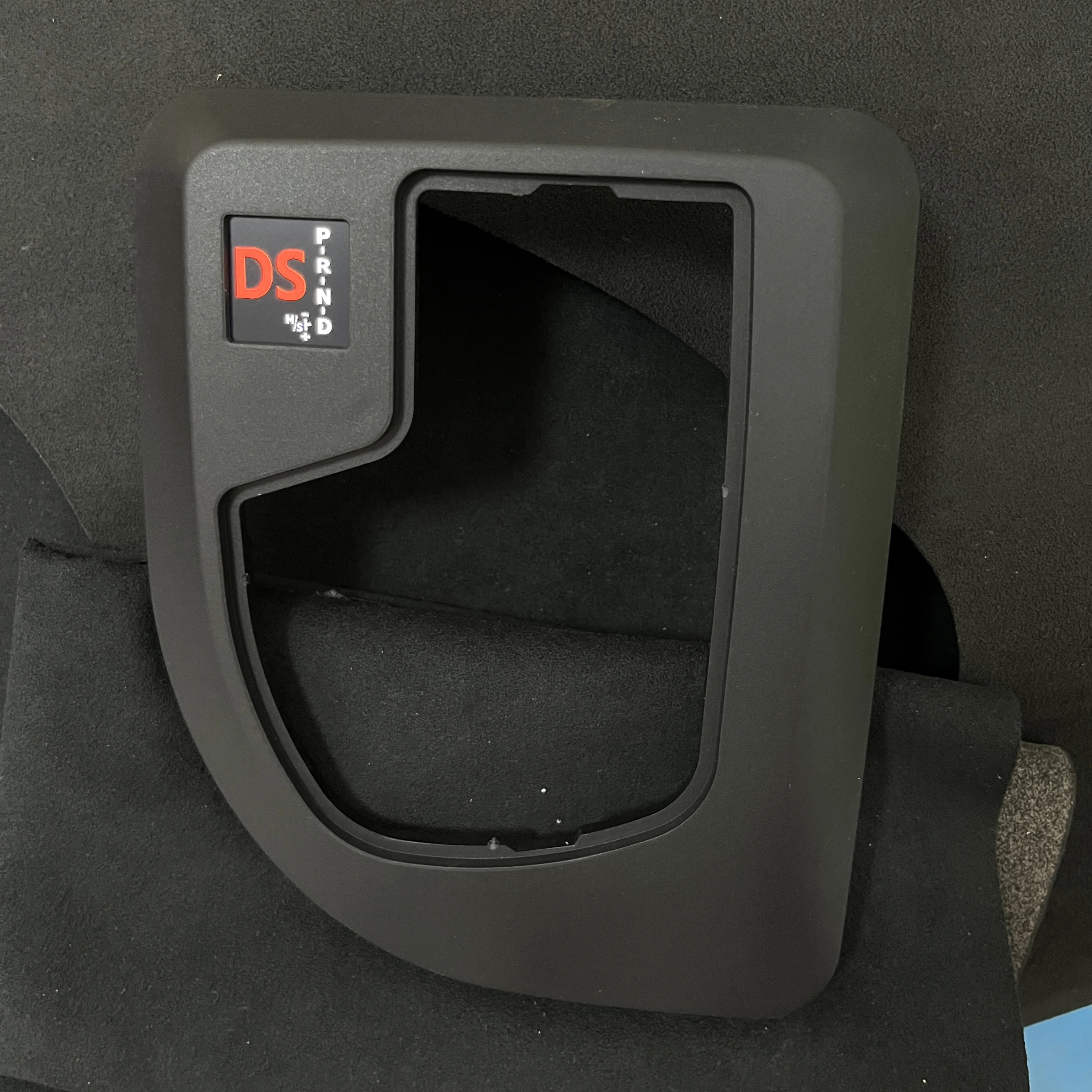 Suitable for BMW E60/E61 models from 2004 to 2007, for LED high-definition gear‑shift indicator upgrades and modifications.