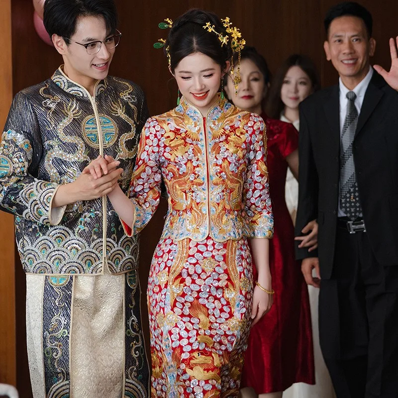 

Свадебное платье в китайском стиле с трехмерной вышивкой дракона и феникса для тостов пары.