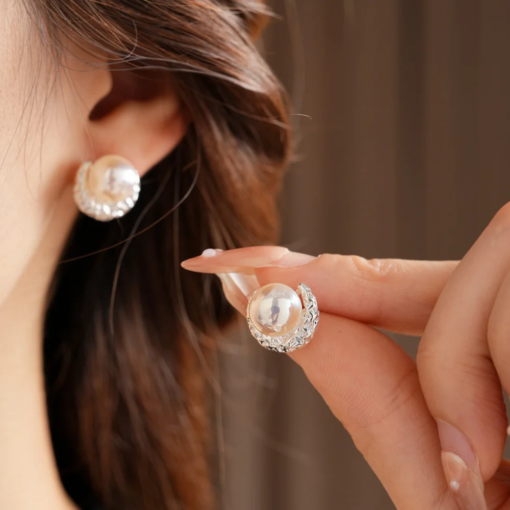 أقراط اللؤلؤ العصرية أقراط نسائية أنيقة على شكل قمر إكسسوارات مجوهرات فاخرة خفيفة أقراط مزاجية هدايا