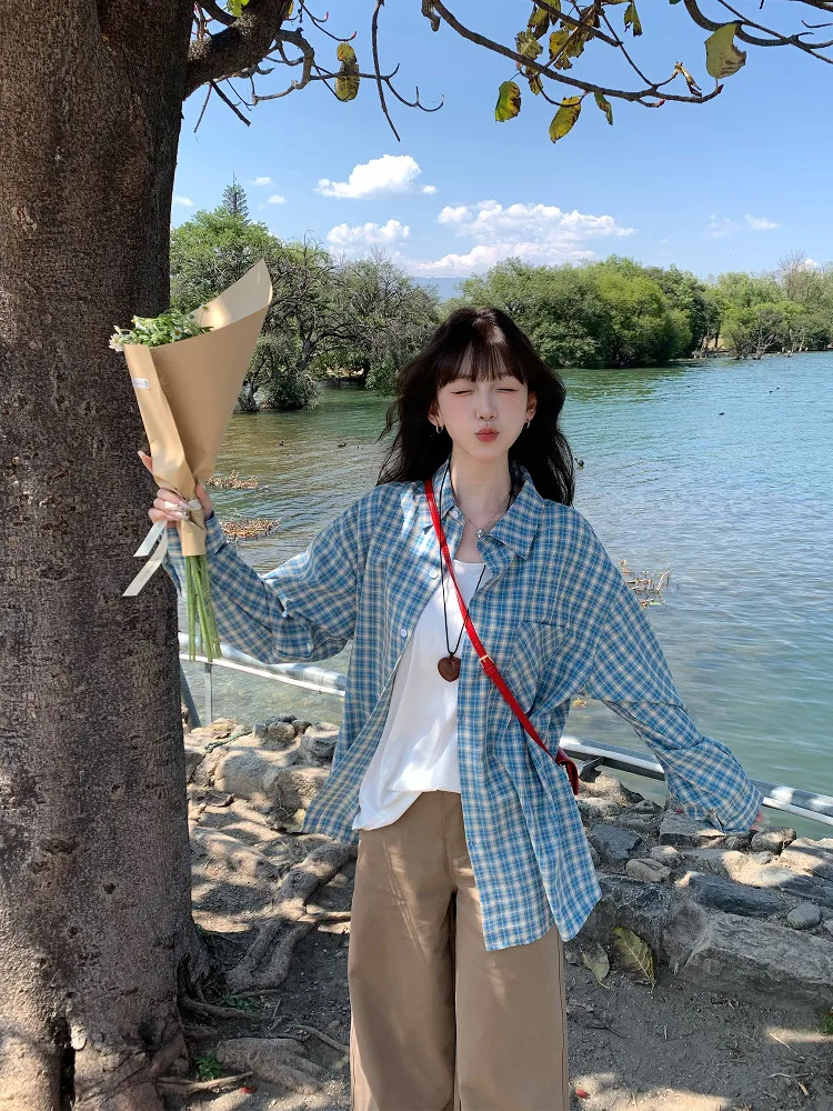 

Синяя клетчатая свободная повседневная рубашка с длинными рукавами для женщин, весенне-летняя, в корейском стиле, с защитой от солнца, на пуговицах, с воротником