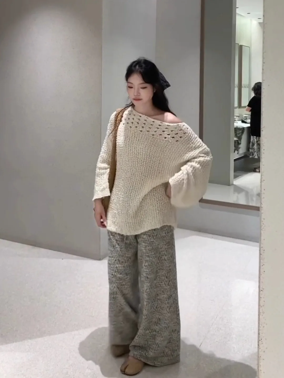 

Пряная девушка абрикосовый свитер на одно плечо с вырезами, женский свободный утягивающий вязаный свитер, осенне-зимний дизайн, повседневный топ