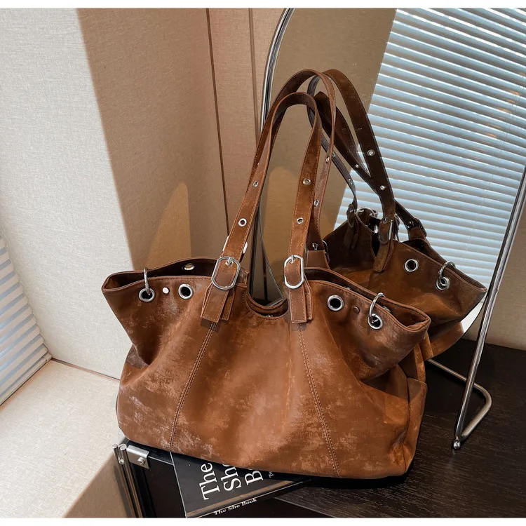 Large Vintage Women's Handbag description 15