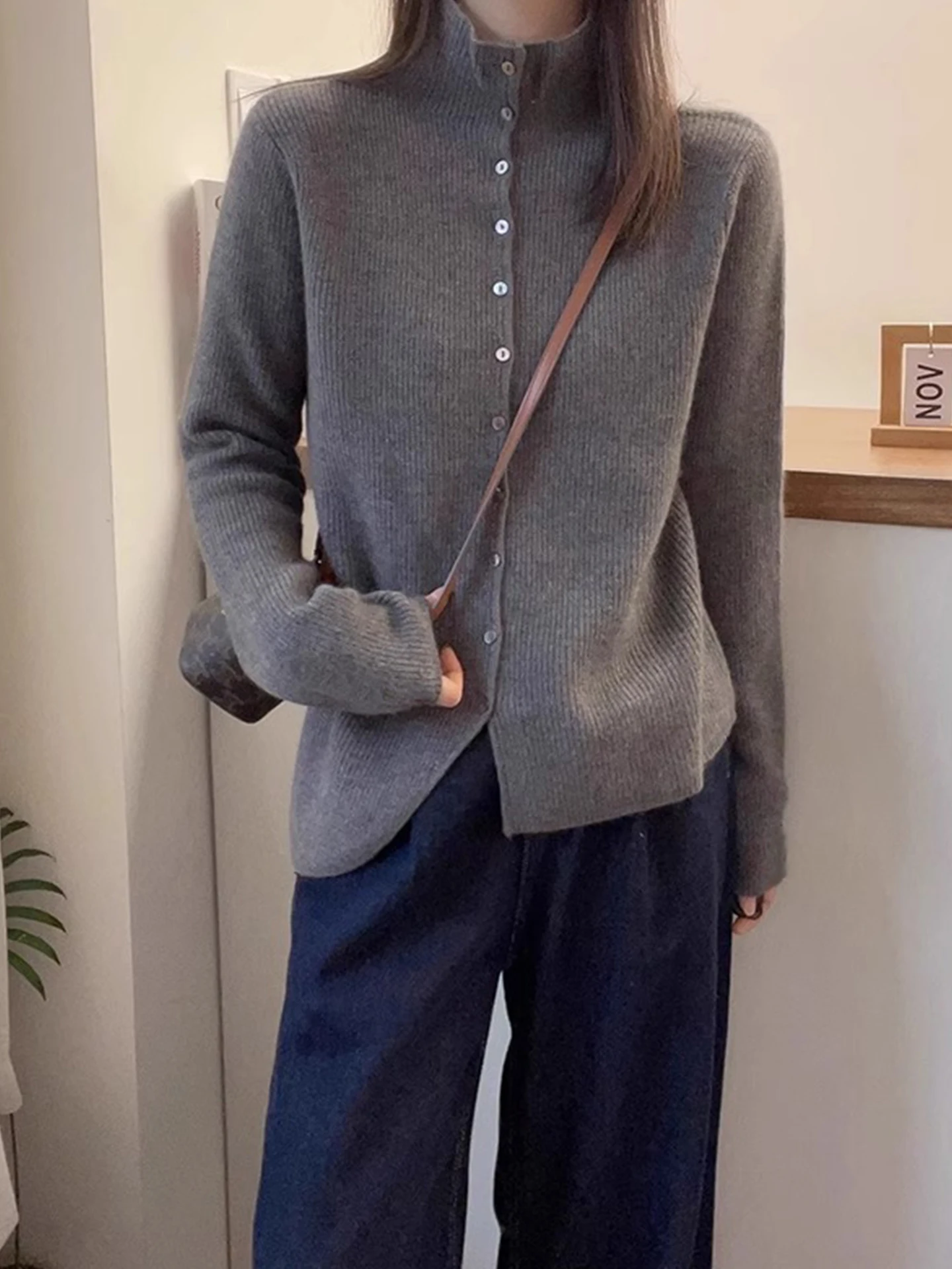 

Faionable Luxury High Collar Long Sve Cardigan Knitwear Single Button Design Autumn Winter Ele Sweater