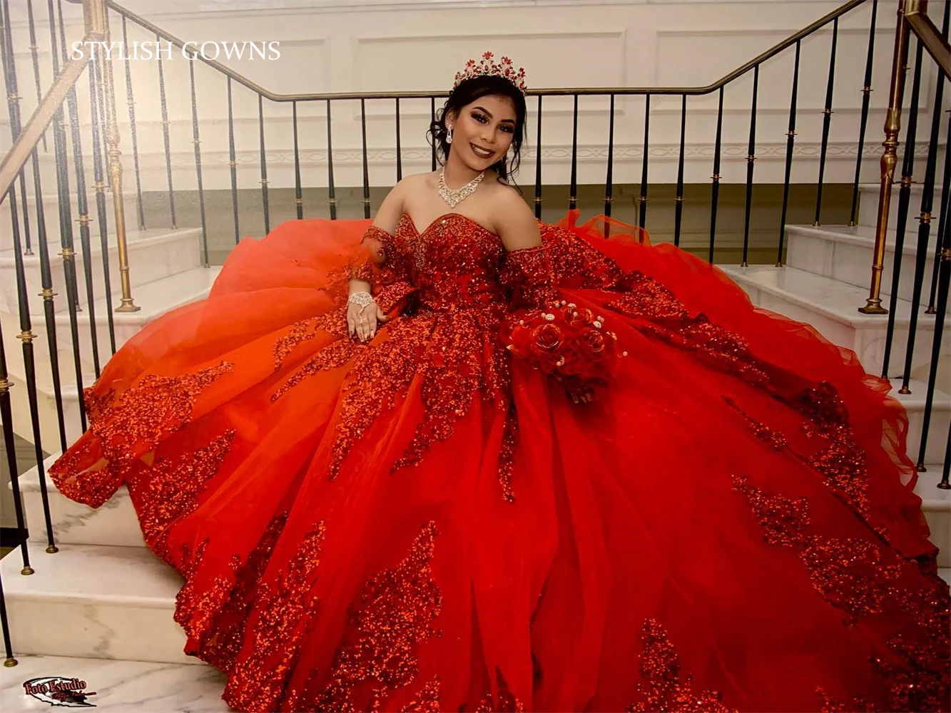 

Red Sweetheart Sequined Quinceanera Dresses Ball Gown Beaded Appliques Graduation Dress Formal Gown With Sleeves Sweet 16