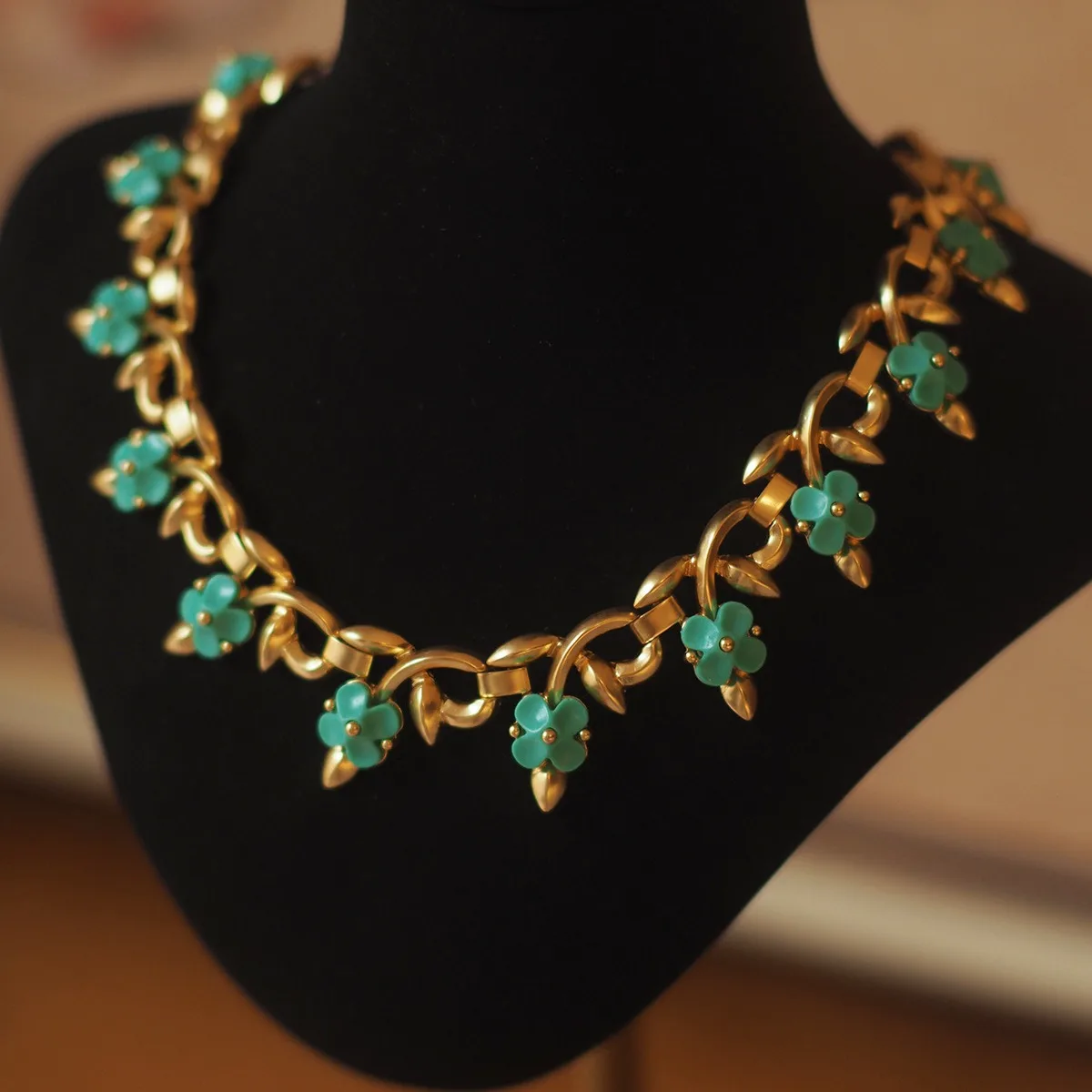 

2025 Artisan Matte Clover Necklace - Monet-Pastel Floral, Luxury-Vintage Trifari-Inspired Jewelry