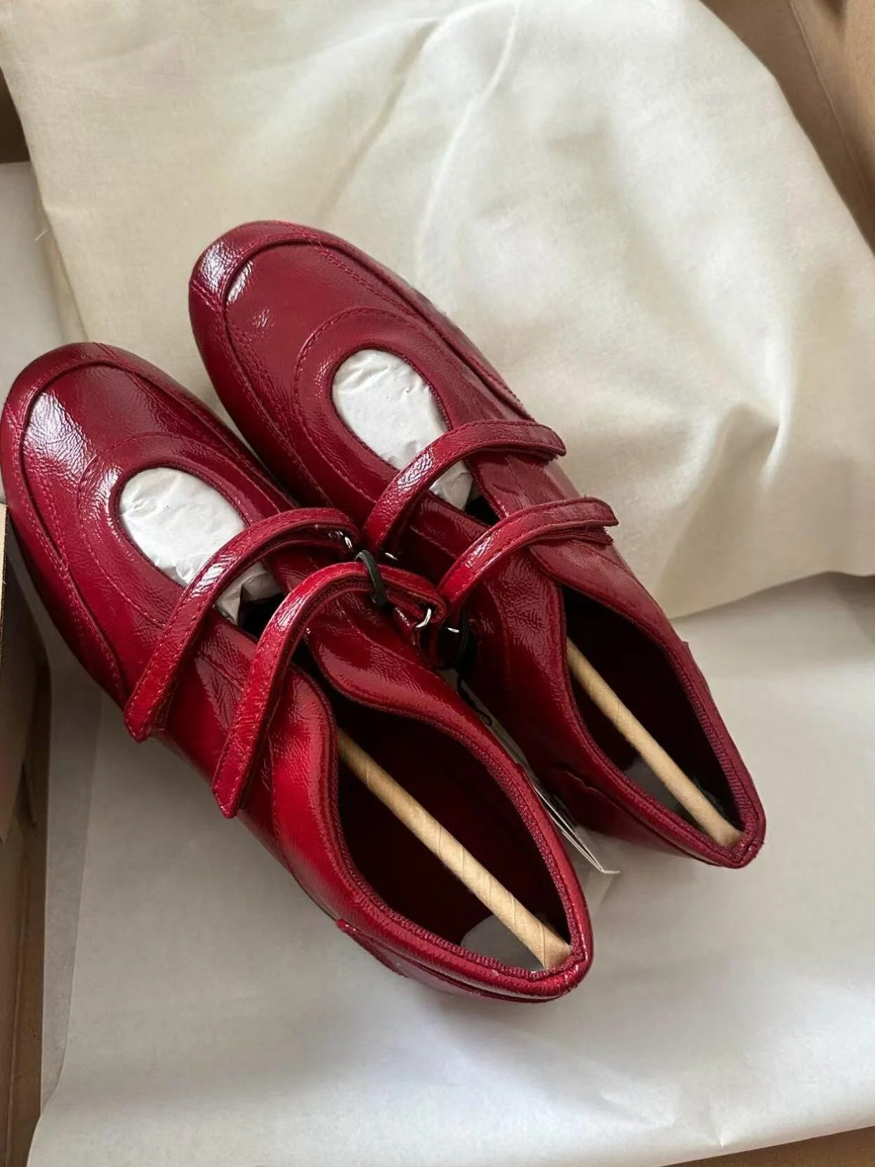 lamb-leather-red-flat-heel-women's-shoes-2025-new-ballet-style-magic-tape-super-soft-mary-janes-casual-hollow-out-rubber-sole