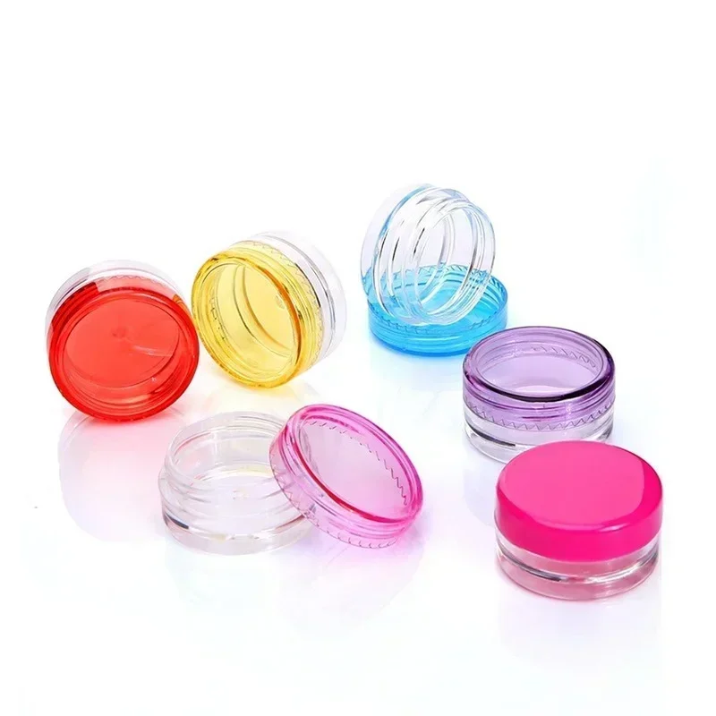 Frascos de plástico cosméticos pote com tampas, Garrafas recarregáveis vazias, pequenas tampas coloridas, claro, Lip Balm Container, viagem, creme facial, 2g