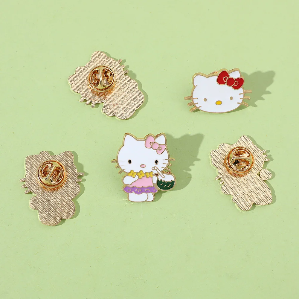 Sanrio Kawaii gato Pin de Metal lindo broche de aleación regalo de Anime japonés para niñas Fans coleccionistas accesorio de moda al por mayor
