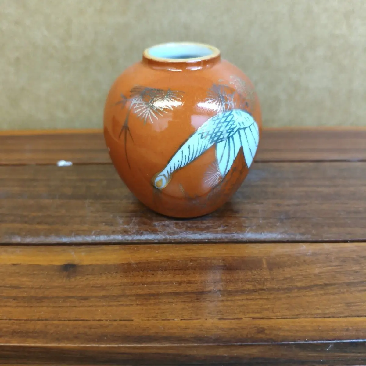 Traditional Chinese Old Collection Coral Red Water Container Gold Traced Pine Crane Longevity Pattern Decorative Jar