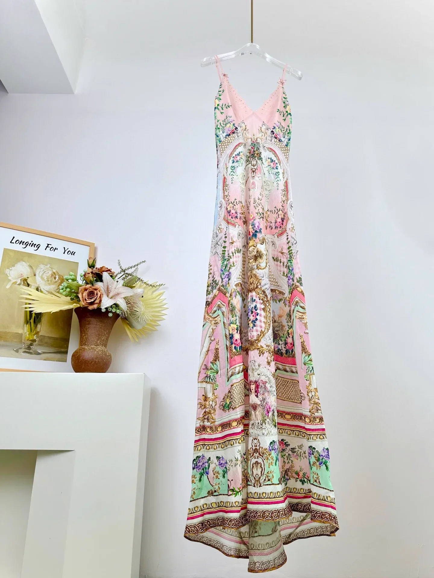 Robe Maxi rose en soie pour femmes, imprimé floral, broderie de perles de cristal, col en v, sans manches, vacances, nouvelle collection 2025