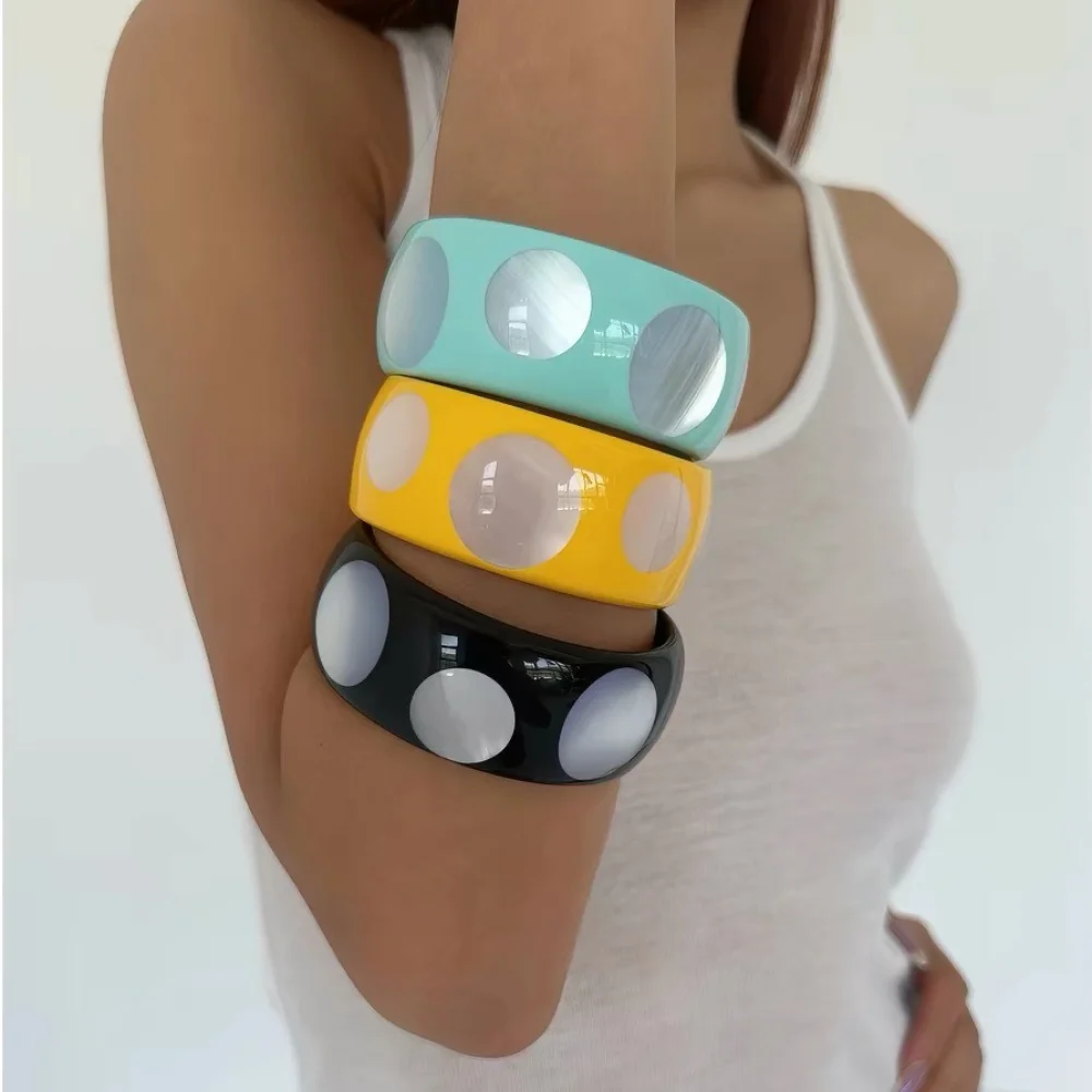 Y2K Retro Polka Dot Resin Wide Bangle Bracelet Women Natural Shell Inlay Glossy Cuff Bracelet Candy  Beach Vacation Jewelry