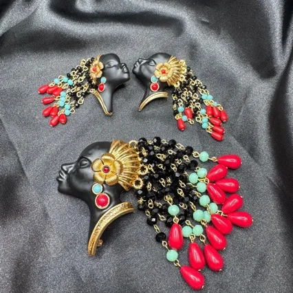 Bohemia Queen Head Brooch for Women Black Matte Portrait Color Bead Tassel Retro Statement Fashion Jewelry
